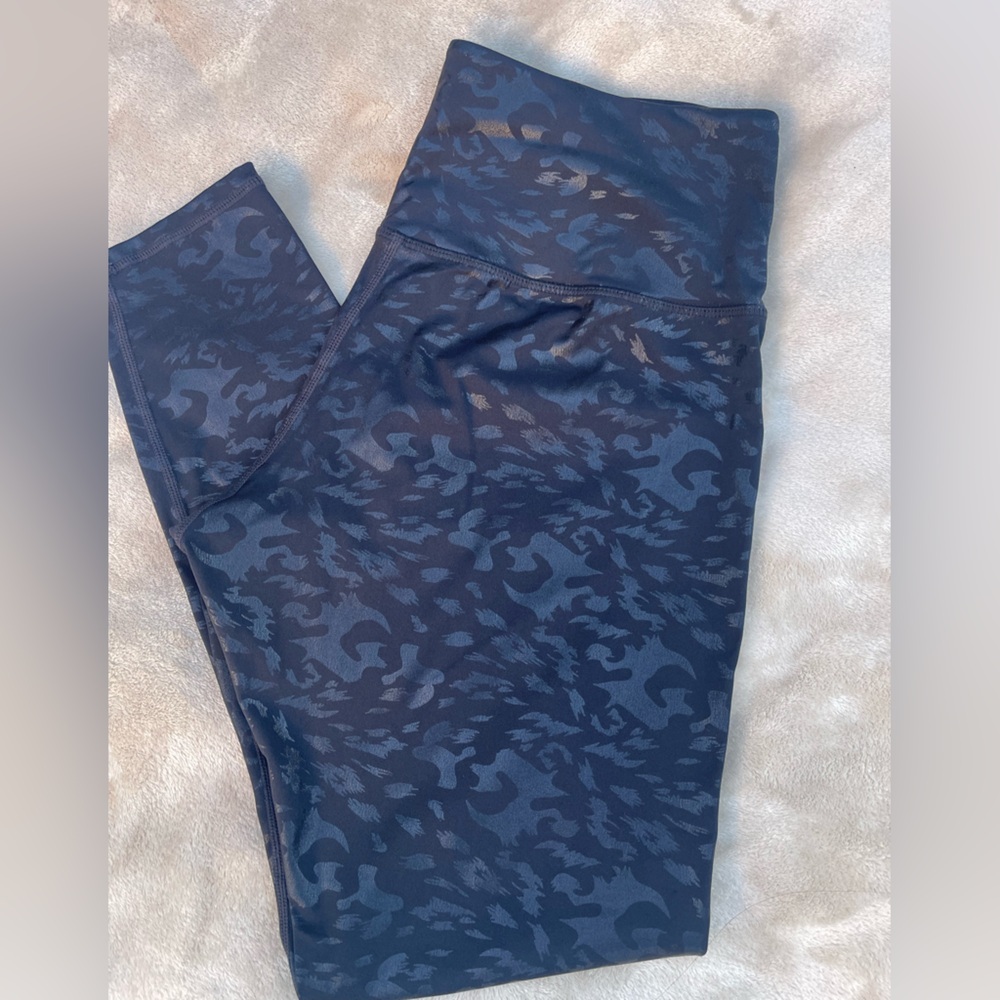 Black Camouflage Leggings - Picture 9 of 10